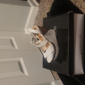 All white Size 8 wedge